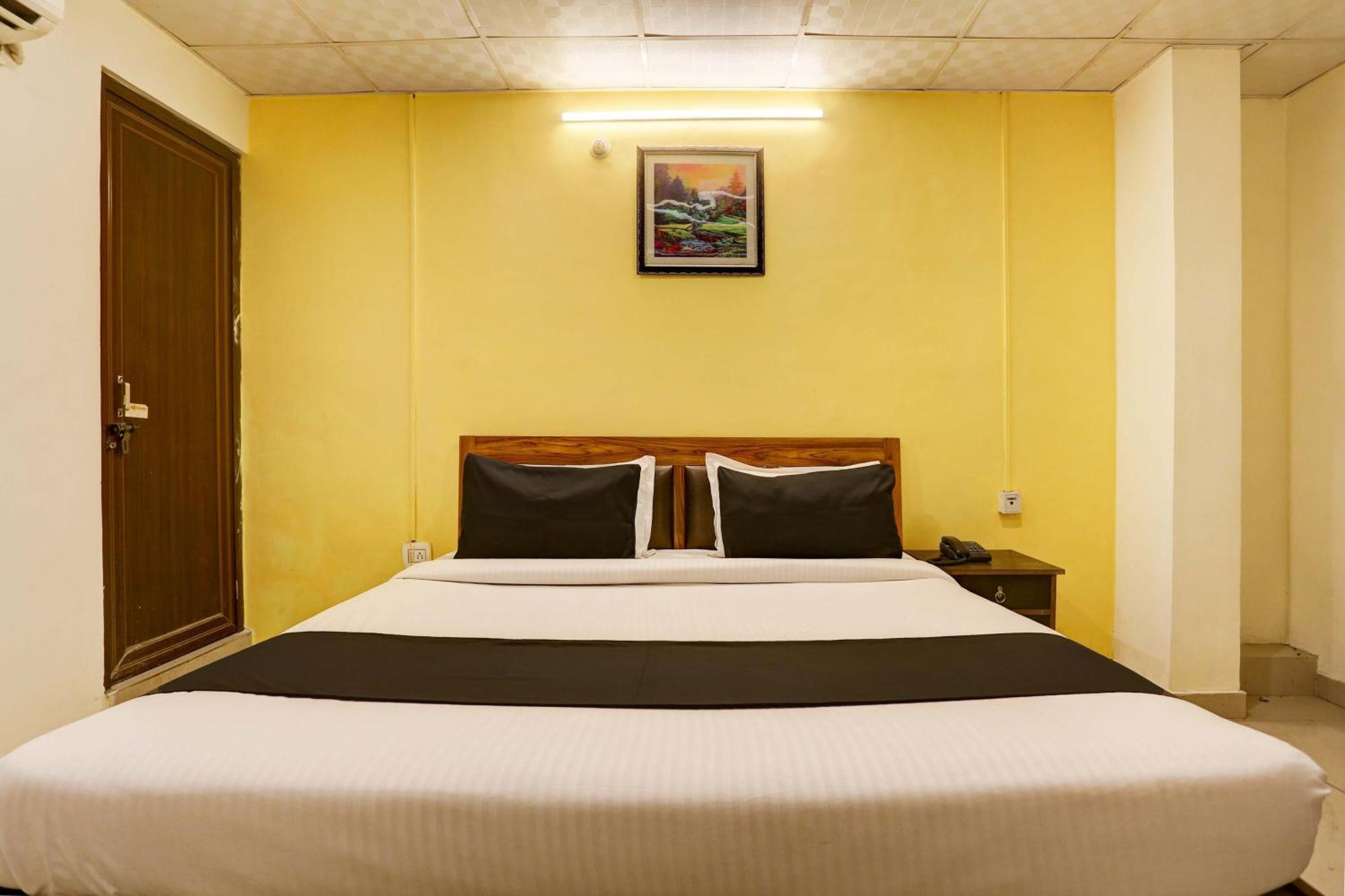 Collection O Hotel Moon Light Лакхнау Экстерьер фото